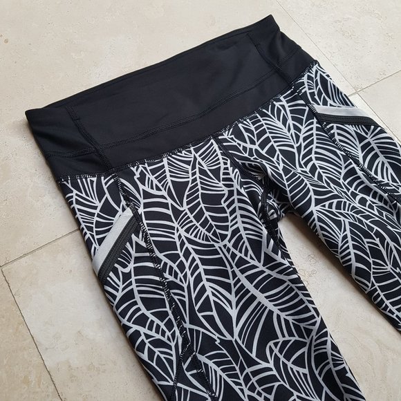 Lululemon Black & White Crop Leggings - Picture 4 of 14